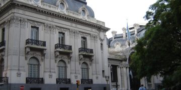 La Argentina debe convertir su diplomacia en un engranaje para atraer inversiones y generar empleo formal
