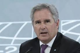 Quirno rechaza denuncias y apela al “procedimiento de integridad” por el contrato de Cancillería con la entidad que dirige la esposa de Sturzenegger