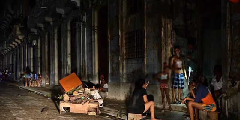 El regimen lleva a Cuba al “siglo XVIII” bajo presión de Estados Unidos y genera recortes, racionamiento y represión