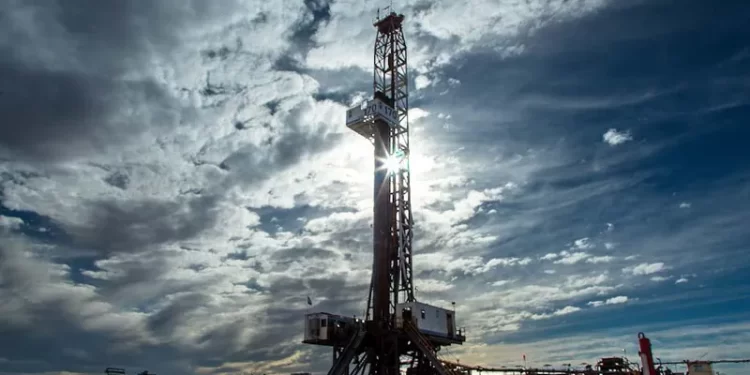 Cambios en Vaca Muerta: se retiran multinacionales, crecen los jugadores locales y el proyecto de GNL suma socios estatales