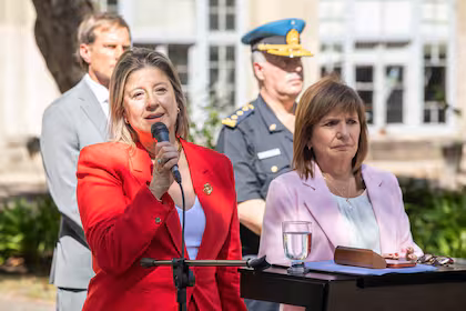 Protesta extrema frente a Casa Rosada expone denuncia anterior de corrupción, salarios bajos y falta de equipamiento en la Policía Federal