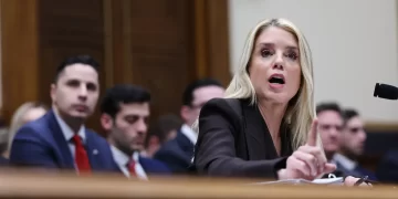 Bondi choca con demócratas por los archivos de Epstein y el DOJ queda bajo fuego cruzado en el Congreso