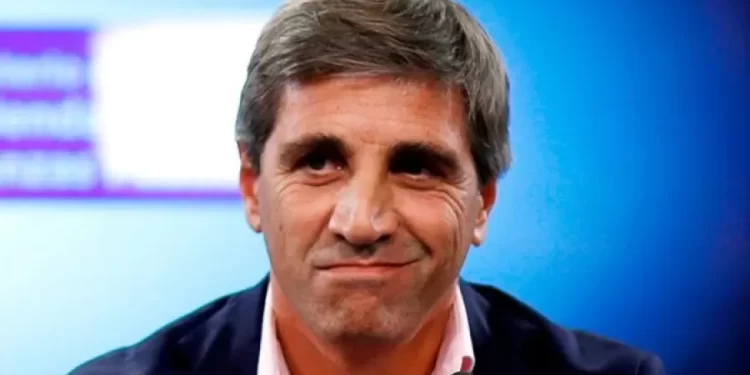 Caputo dijo que nunca compró ropa en Argentina y un empresario textil admite que la indumentaria estaba cara