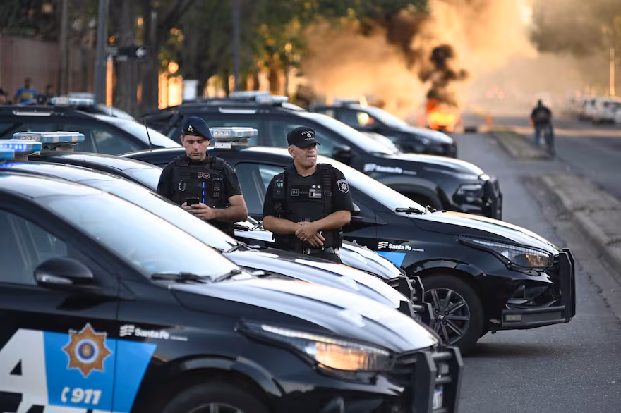Sirenazo y tensión en Rosario por el segundo día de protestas policiales