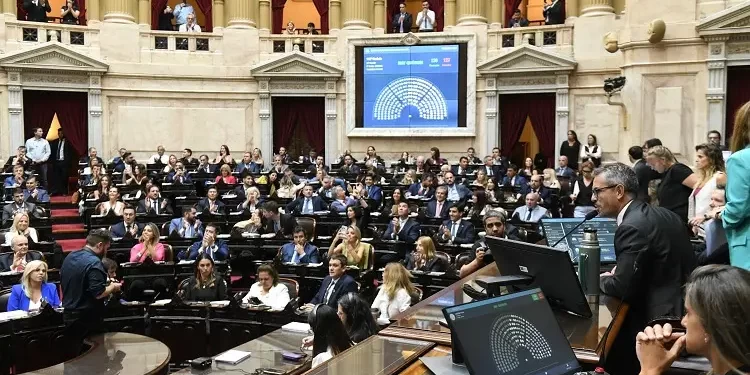 Avanza la reforma laboral de Javier Milei: Diputados aprobó el texto, sin el artículo sobre enfermedades, y vuelve al Senado