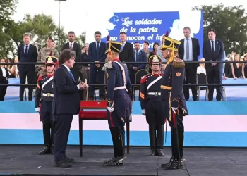 Milei reivindicó el sable de San Martín y cargó contra quienes “desfinanciaron a las Fuerzas Armadas”