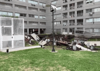 Derrumbe en Parque Patricios: evacuaron a 300 familias tras el colapso de un garaje subterráneo