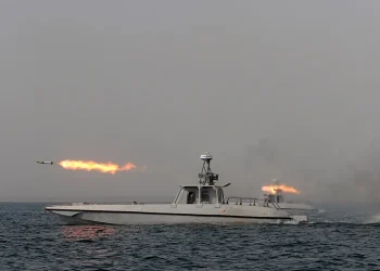 Primer ataque a un petrolero en el estrecho de Ormuz dispara alarma marítima y sacude el mercado del crudo