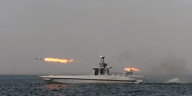 Primer ataque a un petrolero en el estrecho de Ormuz dispara alarma marítima y sacude el mercado del crudo