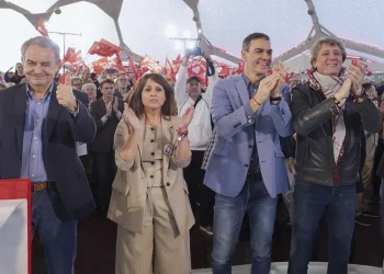 Sánchez y Zapatero cerraron la campaña del PSOE en Castilla y León con el “No a la guerra” como bandera frente a Aznar y la derecha