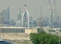 Ataques a refinerías en Kuwait y amenaza sobre Ormuz: Irán lleva la guerra energética a un nuevo umbral mientras analiza cobrar peaje en el estrecho