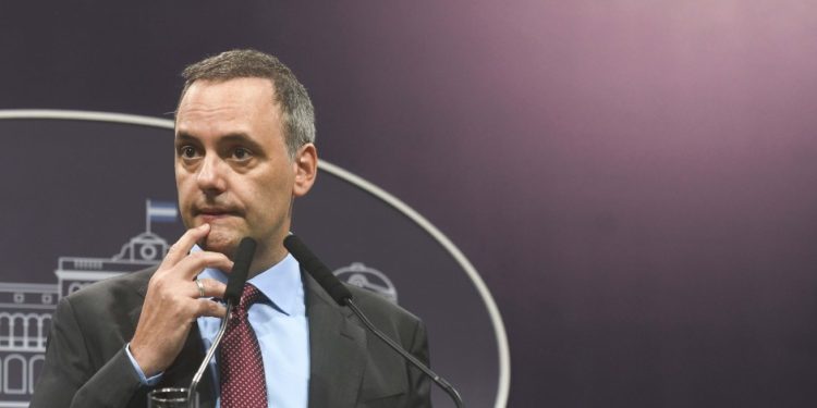 Amplían la denuncia contra Adorni, la lupa llegó a la escribana y la causa patrimonial empieza a escalar