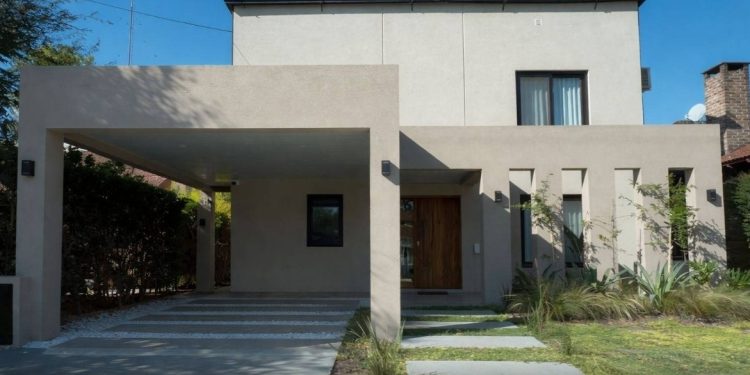 Nadie zafa: Pagano denuncia a Adorni por una casa no declarada, en base a una exclusiva de TNA, mientras su empleada doméstica la denunció por malos tratos.