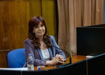 Cristina Kirchner vuelve a Comodoro Py por la causa Cuadernos en una jornada de fuerte tensión política y judicial