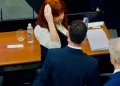 Cristina Kirchner convirtió su paso por el tribunal en proclama política y evitó responder sobre la causa y los miles de millones robados.