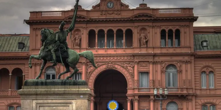 Nubarrones en la rosada reavivaron la interna oficialista y dejaron expuesta la puja por el armado de 2027