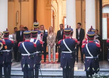 Los escándalos de Adorni eclipsaron el triunfo por YPF y lo dejaron afuera del cumpleaños de Karina junto a granaderos