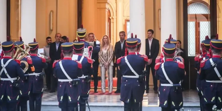 Los escándalos de Adorni eclipsaron el triunfo por YPF y lo dejaron afuera del cumpleaños de Karina junto a granaderos