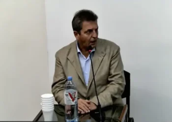 Massa quedó expuesto en el juicio por Sueños Compartidos: negó recordar cheques y terminó enfrentado con su propia firma. Video impactante.