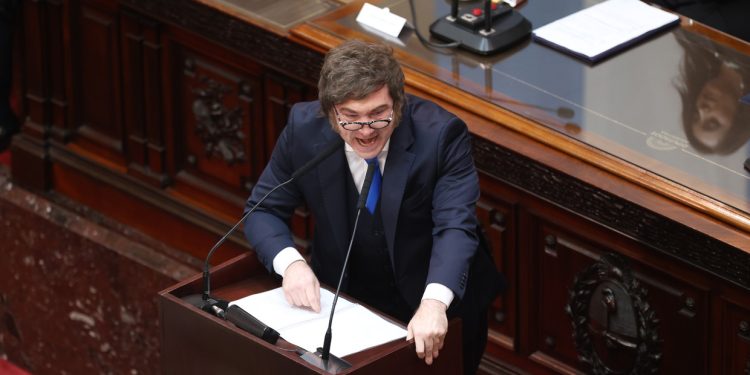 Milei endureció su tono en el Congreso, ratificó la apertura comercial y prometió un paquete masivo de reformas