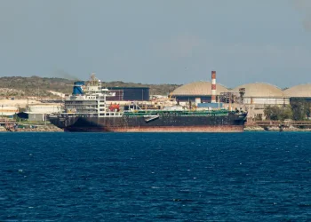 Urgente: Un petrolero ruso sancionado navega hacia Cuba con más de 700.000 barriles y desafía el cerco energético sobre la isla