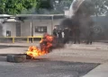 Tensión en la cárcel de Paraná:  Familiares se prenden fuego tras la muerte de un interno