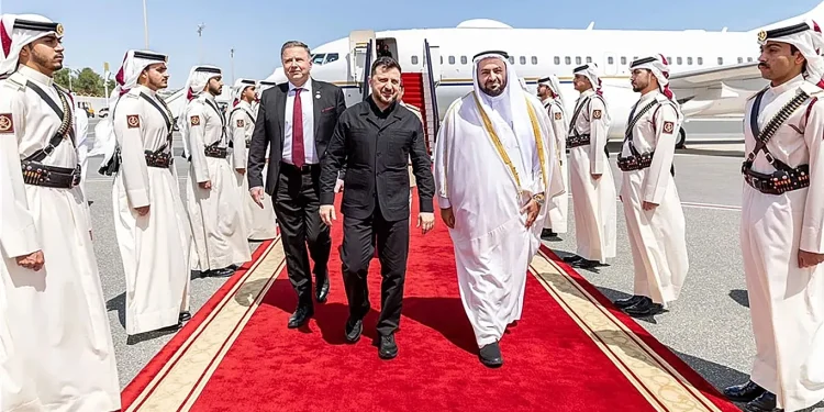 Zelenski llega a Qatar y por la guerra de drones podrá tejer nuevas alianzas en el Golfo