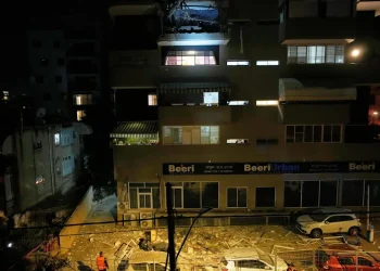 Misiles iraníes golpean barrios de Arad y Dimona y dejan al menos 84 heridos en una nueva escalada