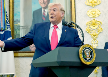 Trump exhibe una concesión iraní sobre Ormuz y acelera una negociación que busca sellar desde una posición de fuerza