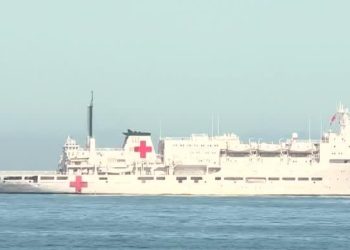 Buque hospital chino en Valparaíso enciende alarma sanitaria y diplomática en plena pulseada por el cable submarino con China