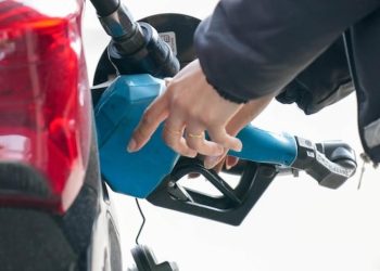 Alerta combustibles: el salto del Brent por la guerra reabre la presión sobre el precio de la nafta y pone el foco en YPF