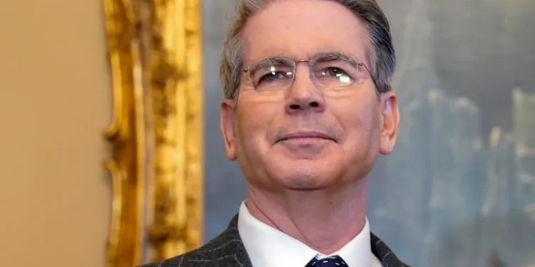 Bessent afirmó que Trump está “neutralizando” al régimen iraní y defendió la ofensiva sobre Ormuz