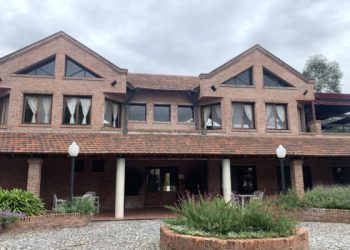 Exclusivo: Adorni aún más complicado; a viajes de privilegio y explicaciones tardías se sumaría la construccion de una casa a orillas de una cancha de golf.