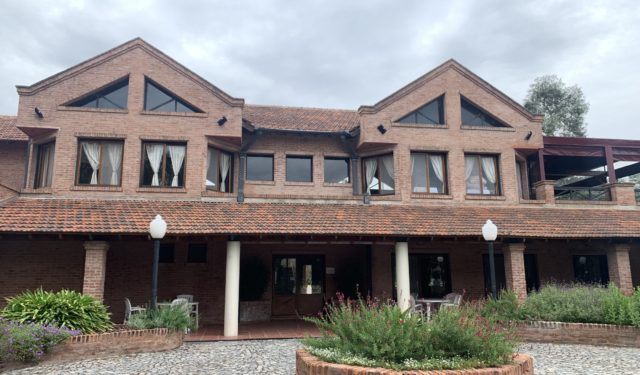 Exclusivo: Adorni aún más complicado; a viajes de privilegio y explicaciones tardías se sumaría la construccion de una casa a orillas de una cancha de golf.