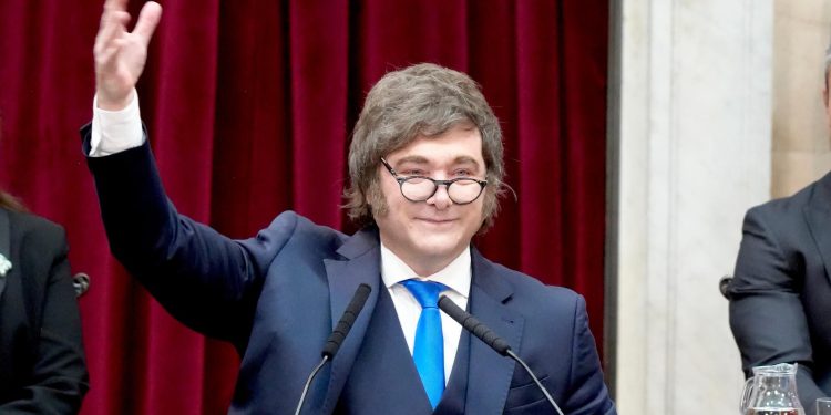 Energía y minería como promesa de empleo: Milei apuesta a Vaca Muerta, el RIGI y la “industria del futuro”