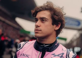 Colapinto cerró un viernes exigente en Suzuka: fue 16° y 17°, y la FIA lo apercibió tras un cruce con Verstappen