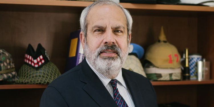 Atención: En Chile no nombraron a un contador público en Inteligencia sino a  un marino con perfil operativo y experiencia estratégica