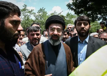 Mojtaba Khamenei herido en un ataque israelí y crece la pulseada por la sucesión en Irán