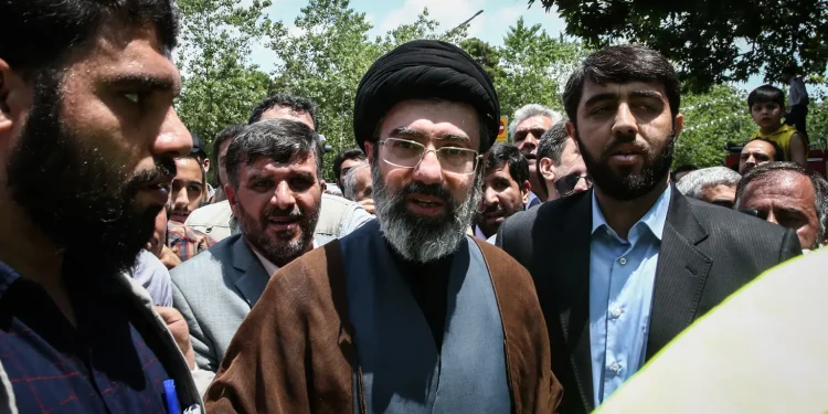 Mojtaba Khamenei herido en un ataque israelí y crece la pulseada por la sucesión en Irán