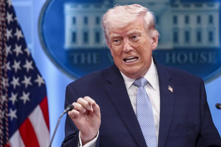 WASHINGTON (United States), 06/04/2026.- US President Donald Trump briefs the media on Iran from the White House in Washington, DC, USA, 06 April 2026. EFE/EPA/JIM LO SCALZO