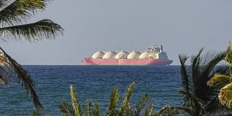 Trump canta victoria sobre Irán, pero la guerra sigue abierta. Aseguró que los buques petroleros ahora se dirigen a Estados Unidos.