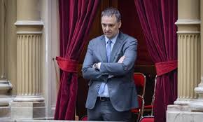 Escándalo bajo la alfombra: Milei blinda a Adorni con un despliegue inédito en el Congreso