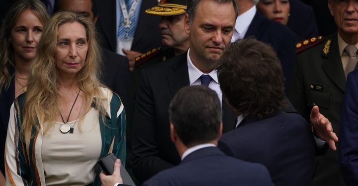 Adorni resiste, pero el ruido interno y el malhumor económico ya sacuden al oficialismo