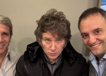 La alarma ya no es solo Adorni: las consultoras registran enojo social y un desgaste que pega en Milei