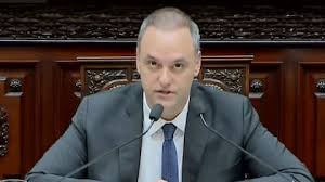 Adorni resistió con libreto, evitó respuestas clave y Milei escaló el conflicto con la prensa. “No voy a renunciar”, dijo