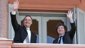 Acorralado por sus explicaciones: Adorni llega herido a Olivos y con el Congreso esperando respuestas. Versiones de renuncia