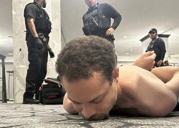 Atacante en la cena de periodistas acreditados en la Casa Blanca es un profesor de California. Todos los datos.