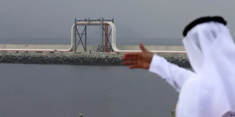 Emiratos abandona la OPEP, el petróleo vuelve a subir y hace sentir el fuego de Ormuz
