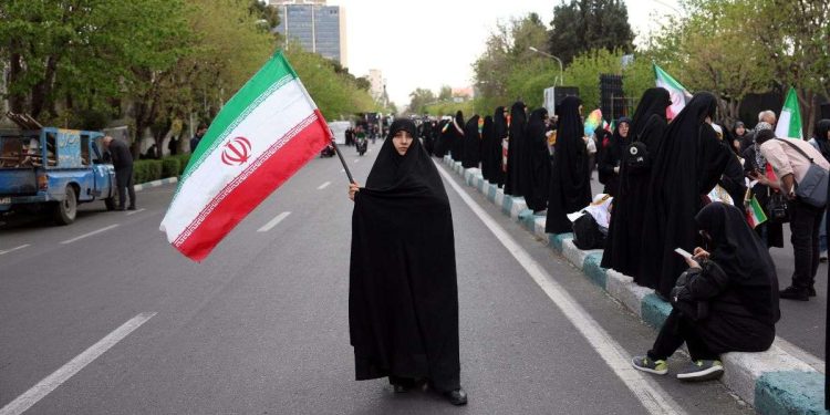 Irán apela a escudos humanos y propaganda de guerra ante el vencimiento del ultimátum de Trump