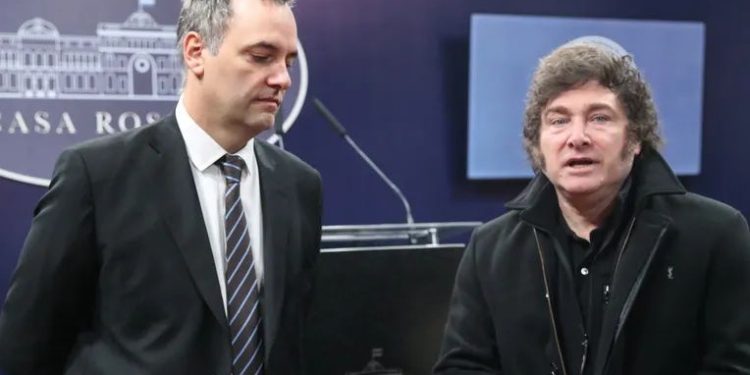 La encuesta que debe llamar la atención del Gobierno: cae Milei y crece la percepción de corrupción